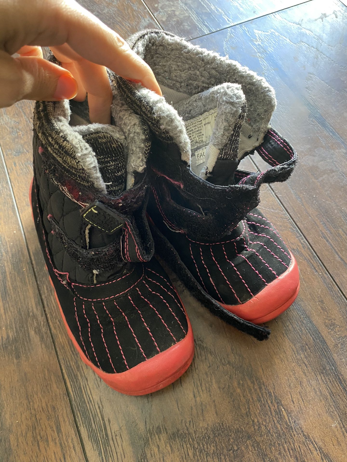 Size 9 toddler snow boots