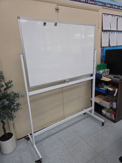 Mobile Whiteboard with wheels