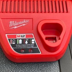 Milwaukee M 12 Charger