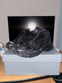 Balenciaga Runner Black