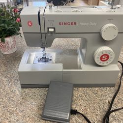 Singer 4423 Heavy Duty Sewing Machine 