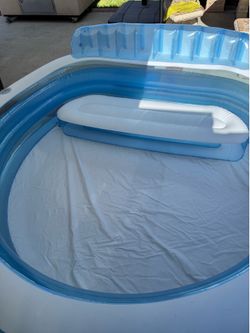 Family pool with bench ￼