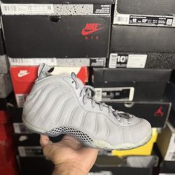 Nike Air Foamposite One Wolf Grey Suede size 11 VNDS