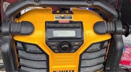 DEWALT DCR015 12V/20V MAX WORK SITE Battery CHARGER RADIO