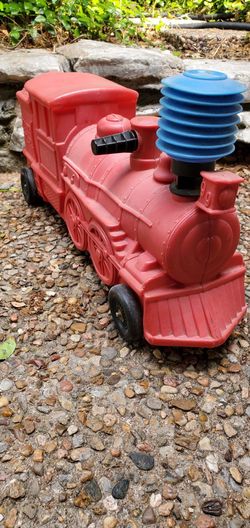 VINTAGE MARX RR PLASTIC RIDE ON WHISTLING LOCOMOTIVE TRAIN