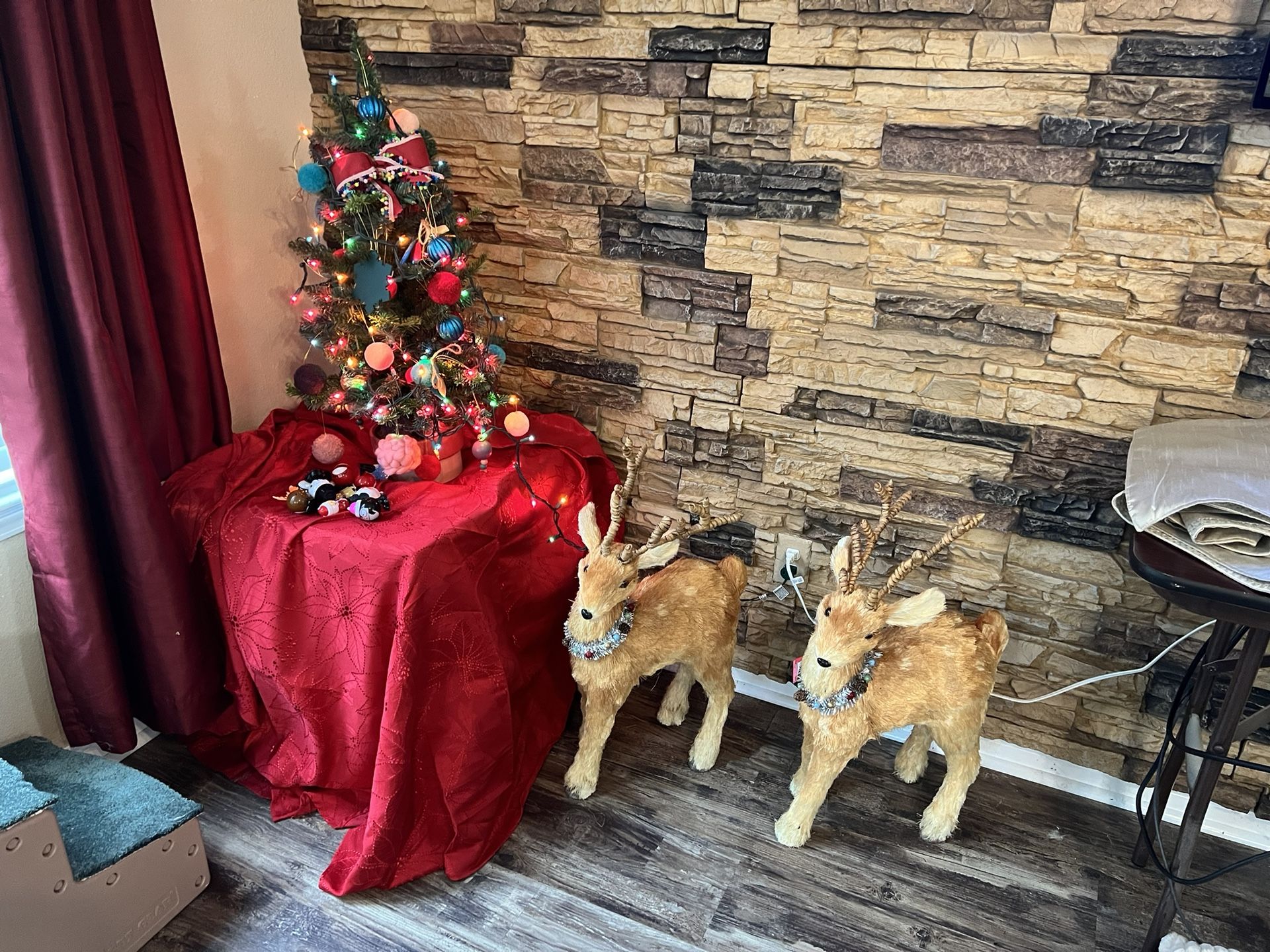 30” Tree, Two  Deer And Little Toys