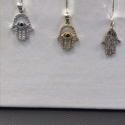 14k Soild  Gold Hamsa Pendant 