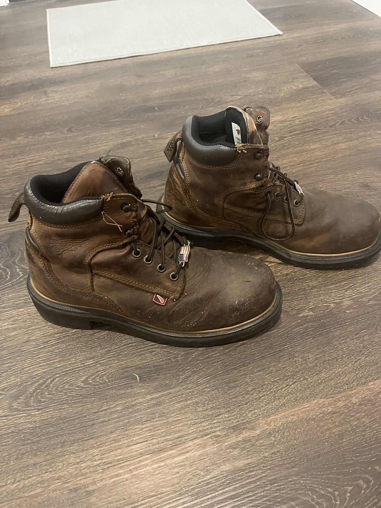 Men’s size 8 red wing boots