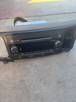RADIO RECEIVER  CD PLAYER OEM 2014 TOYOTA SIENNA LE OEM