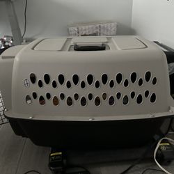 Small/Medium Dog Crate/kennel 