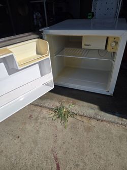 Mini fridge
