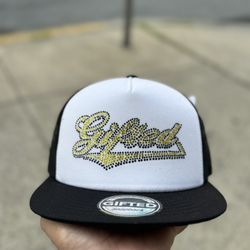 GIFTED HAD CON BRILLO GORRA CON BRILLO Blanco