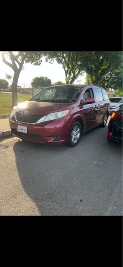 2011 Toyota seinna