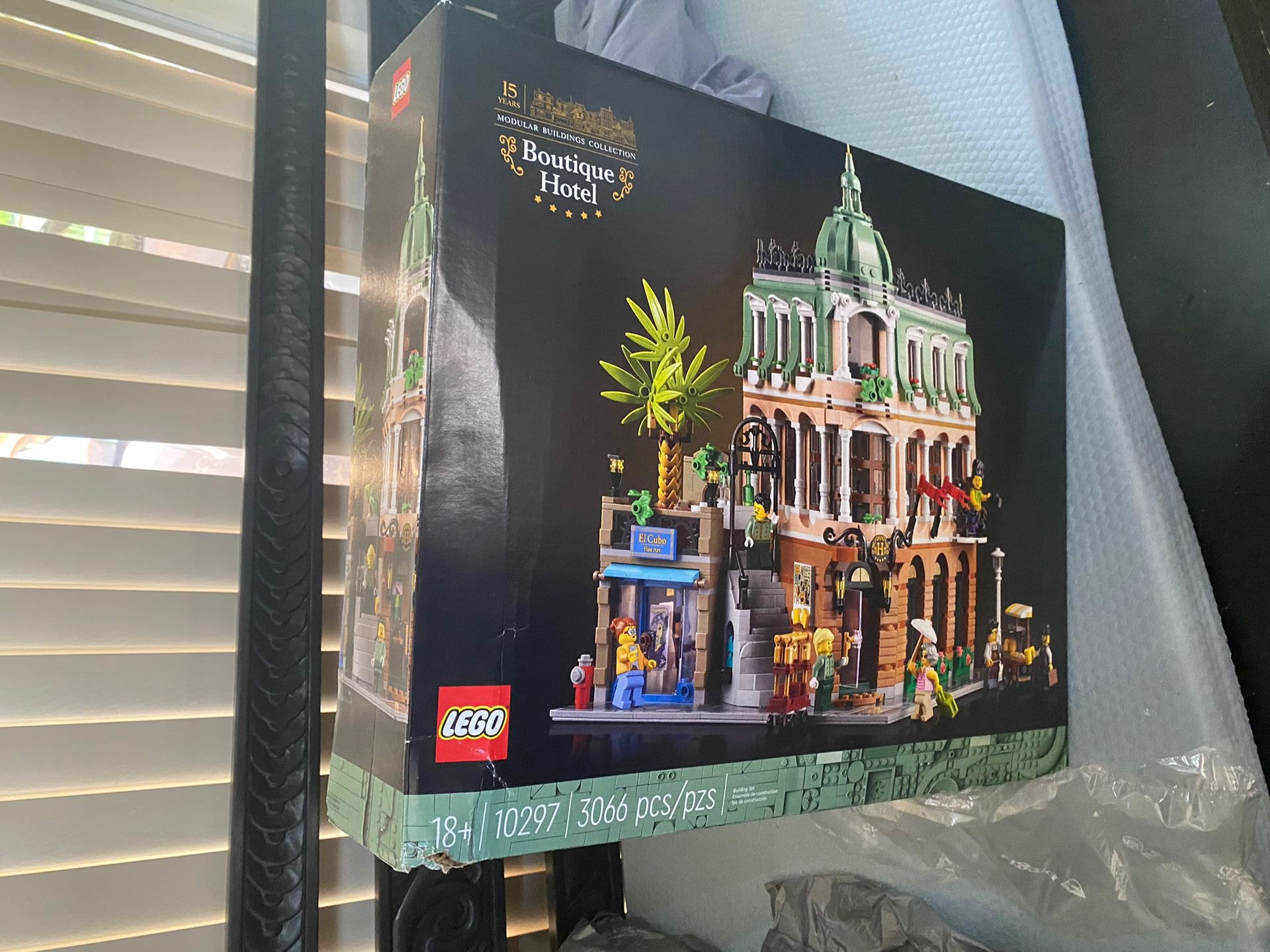 lego boutique hotel 10297
