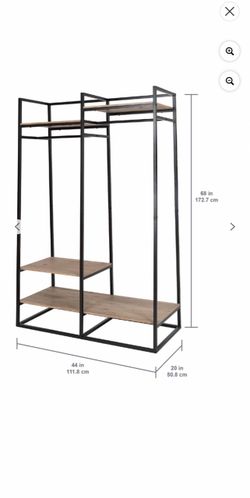 Freestanding clothes rack