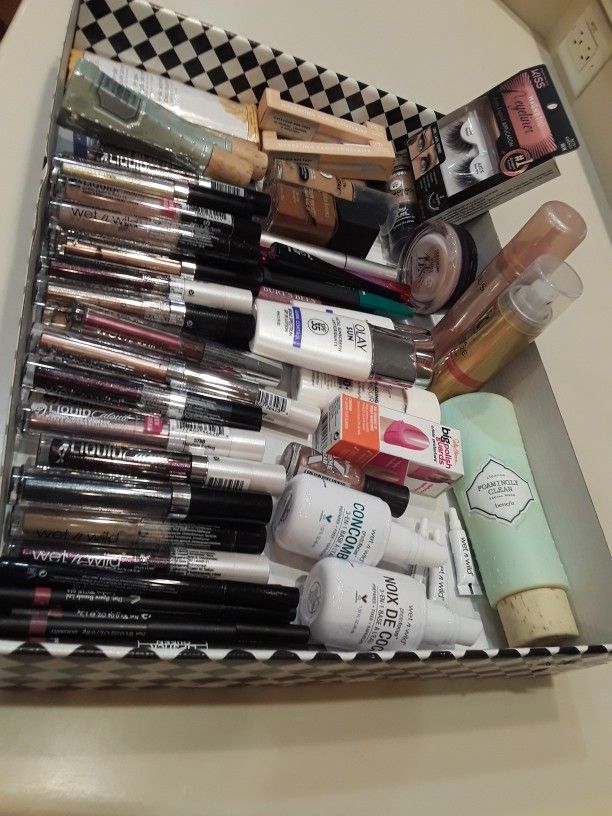 Lots Brand New High Quality Makeup In Weeki Wachee Spring Hillt