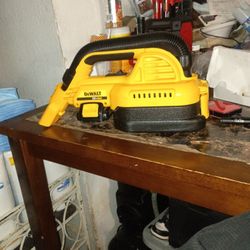 DEWALT Handheld Vacuum Kit: 39 cfm Air Flow, 4 lb Wt, 84 dB Sound Level, 1/2 gal Vacuum Capacity