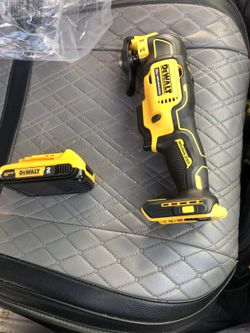 New Dewalt Atomic Multi tool W/optional Battery Including Battery Included 