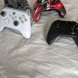 4 Controllers Xbox One 3 Wired One Battery 35 Dls