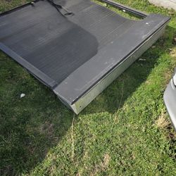 Hard Fold Cover And One Roll Lock Tonneau Cover 
