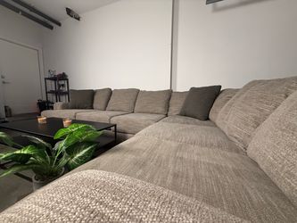 Jerome’s sectional couch sofa