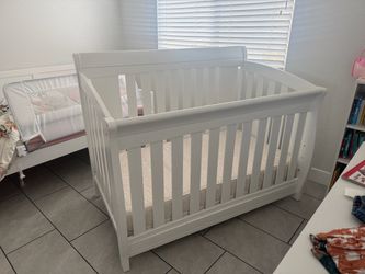 White crib and mattress