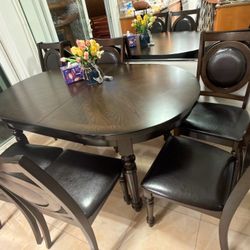 Modern Dining Table Set – Great Condition 🔥