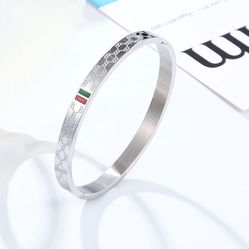 Luxury bangle bracelet color silver 