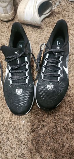 Nike/ raider