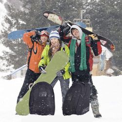 NEW (black) SPORTS Ski Boot Bag | Travel Luggage for Ski Gear, Boots, Gloves, Helmet, Goggles bag