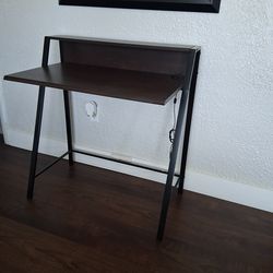 OFFICE COMPUTER DESK W/USB