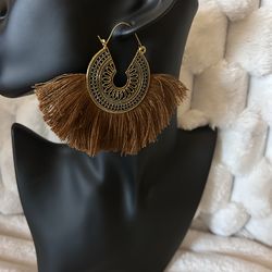 Gold metal fringe earrings