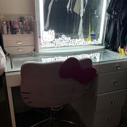 Hello Kitty Vanity And Chair 