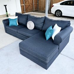 SECTIONAL SOFA 