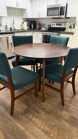 Round Dining Table Set with 4 Chairs *MOVING OUT must go*