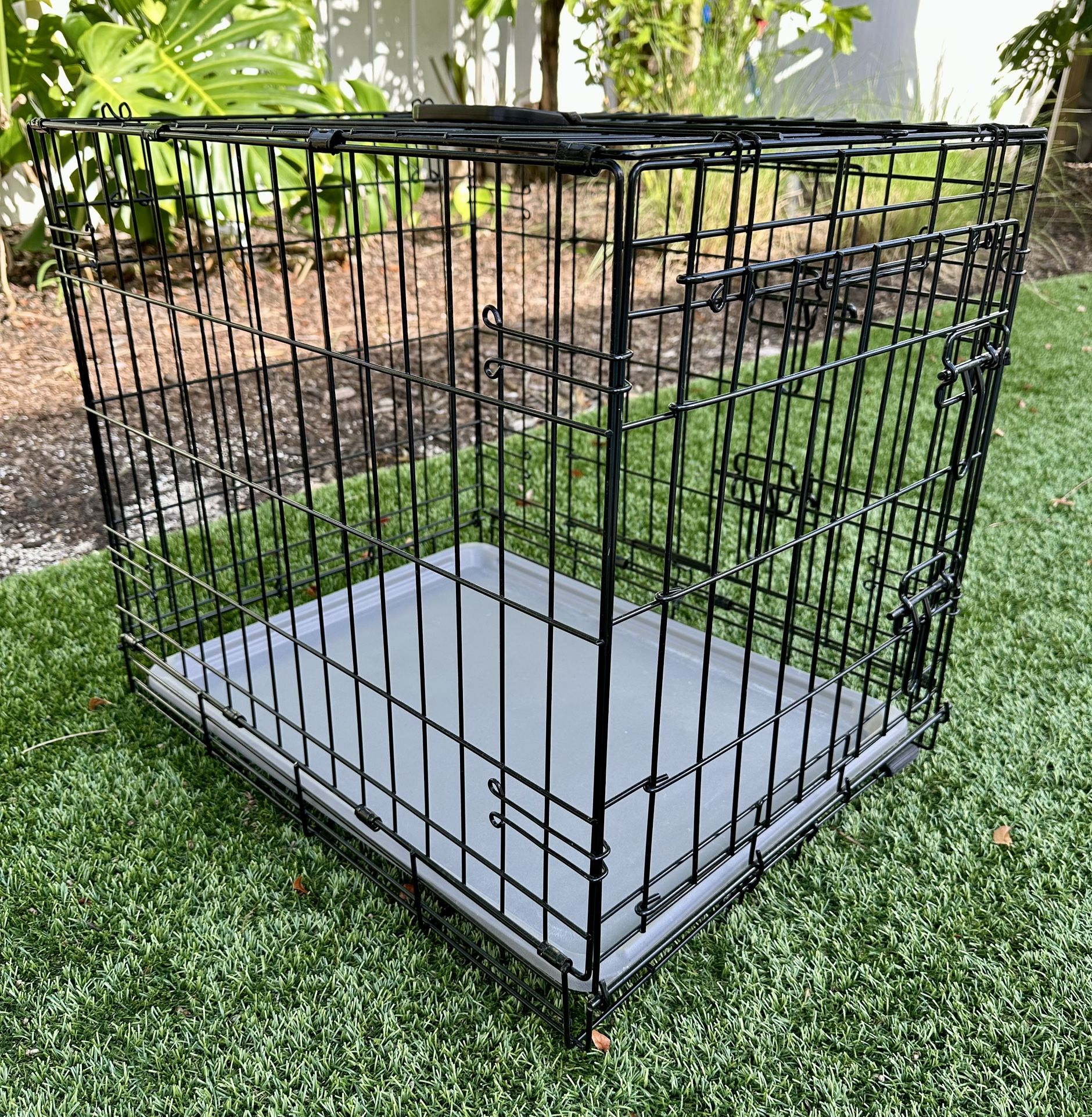 Black Wire Folding Dog Crate with a Plastic Pan