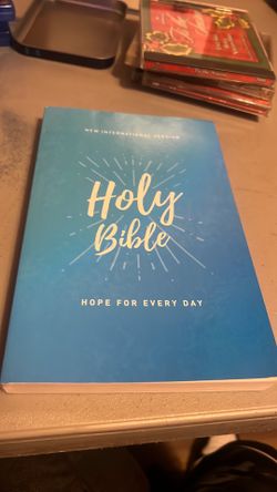 New International version holy bible hope for everyday