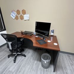 Right Handed Corner Desk 