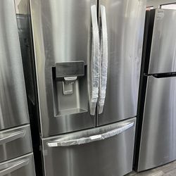 ONLY $999!!! LG 28 Cu Ft 3 Door French Door Refrigerator w/ Ice & Water Dispenser & Craft Ice