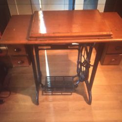 Antique Singer Sew Machine & Table  Over A 100 Years