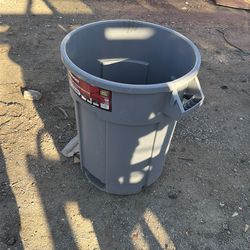 Trash can