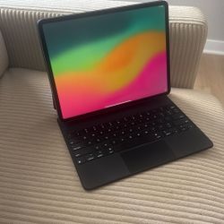 13-inch iPad Air Wi-Fi 128GB - Space Gray With Magic Keyboard