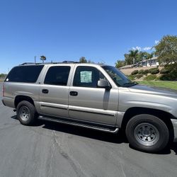  2002 Chevy Suburban Lt 5.3 V8 great for towing trailers