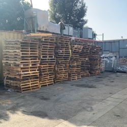 //PALLETS FOR SALE//MIX OF REGULAR AND 4 WAY//