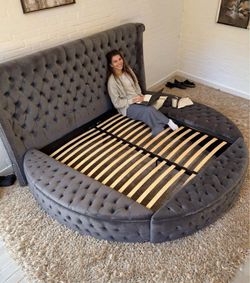King Gray Round Storage Bed