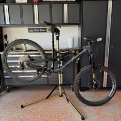 Rocky Mountain Slayer Carbon Custom Build 29” 