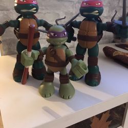 2014 Ninja Turtles TMNT 8.5" Electronic Figure - STRETCH 'N' SHOUT RAPHAEL