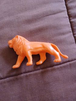 1967 Milton Bradley Feely Meeley Lion Plastic Toy