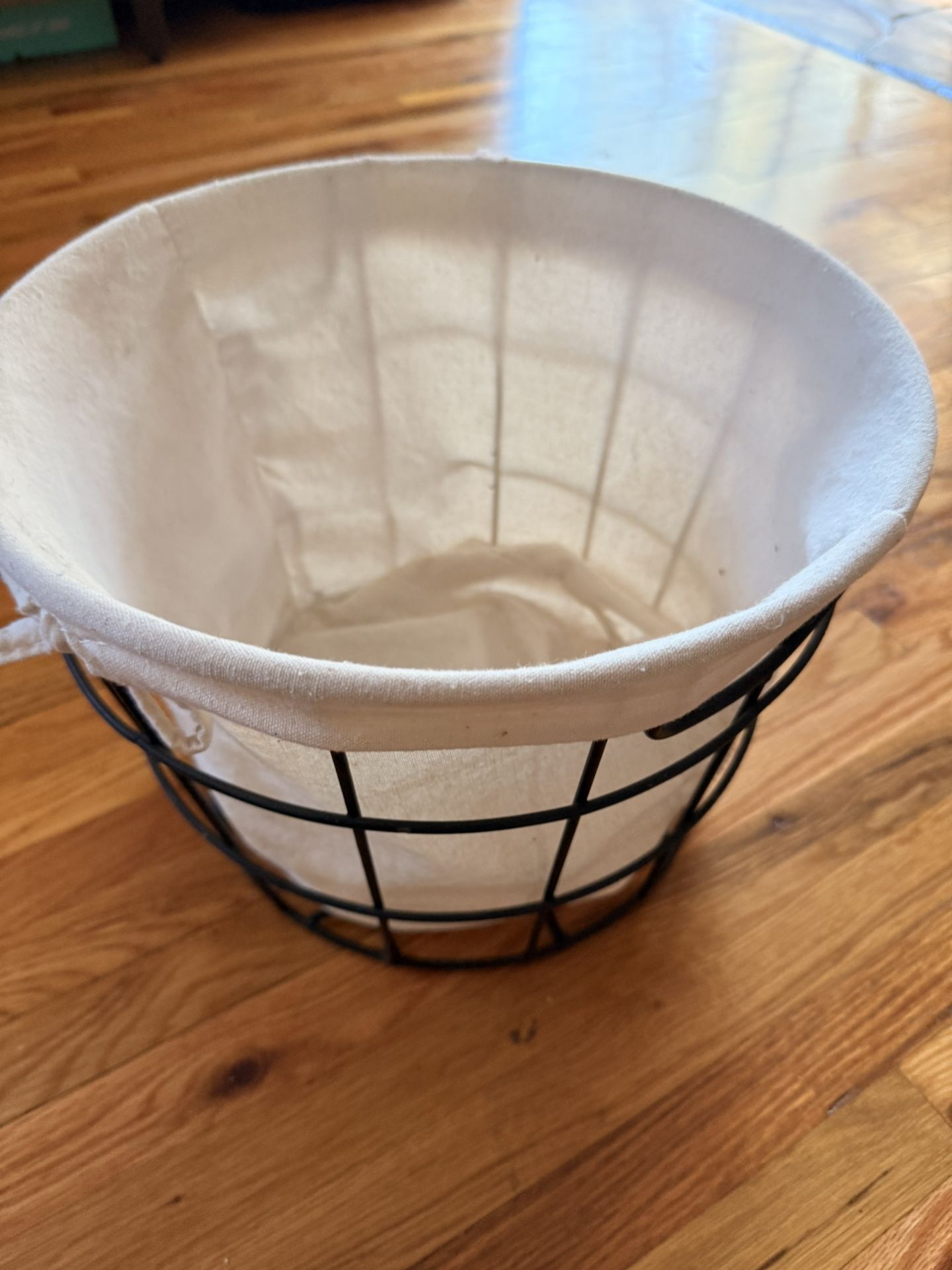 Metal Basket with Muslin Liner