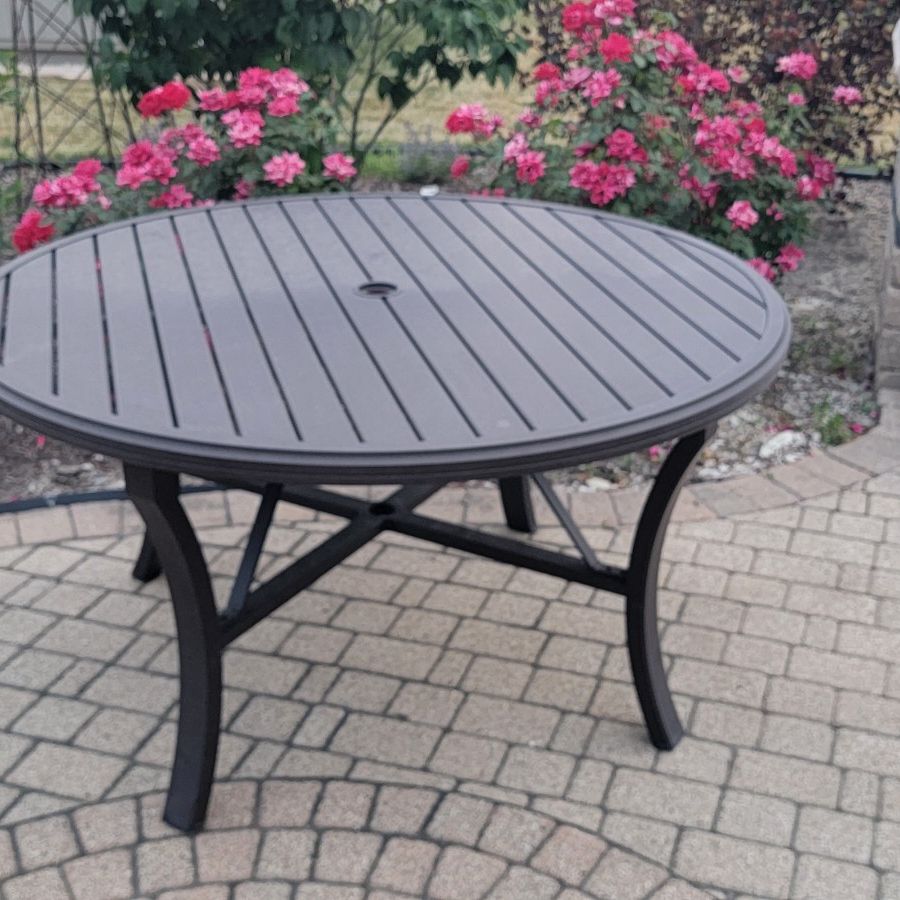 Tropitone Patio Table 54" Round